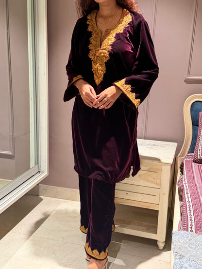 Saanjh velvet suit with tilla embroidery